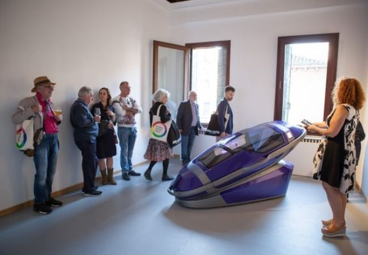 Sacro en un evento de promoción. Sacro en un evento de promoción.