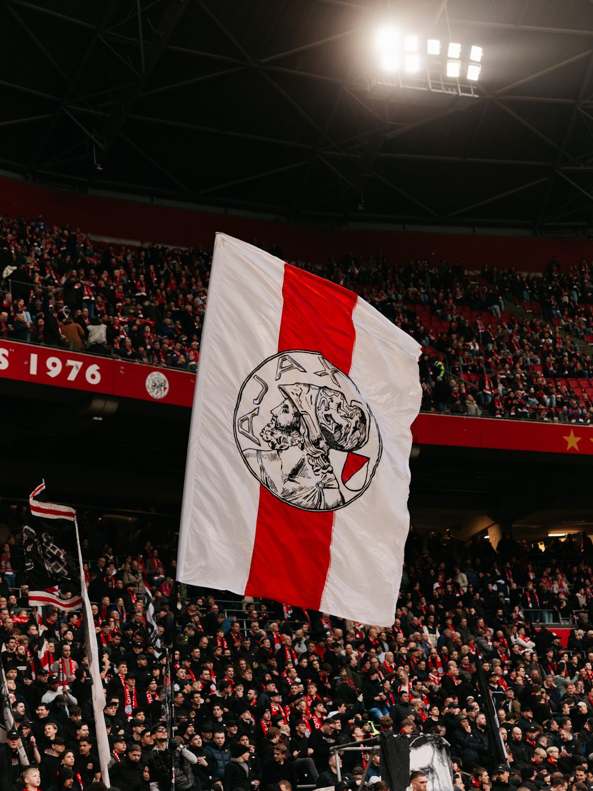 Ajax, ganador de cuatro Champions League, se encuentra al borde de la eliminación en fase de liga de esta edición. Ajax, ganador de cuatro Champions League, se encuentra al borde de la eliminación en fase de liga de esta edición.