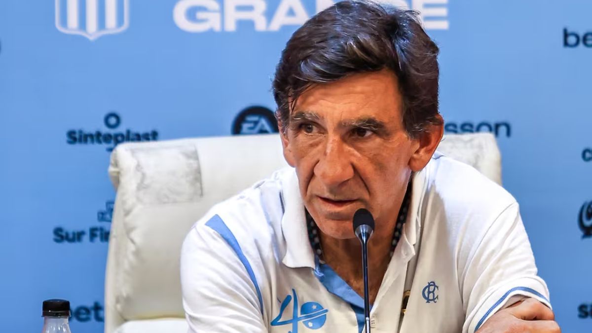 Gustavo Costas confirmó su futuro tras la oferta de renovación de Racing. Gustavo Costas confirmó su futuro tras la oferta de renovación de Racing.
