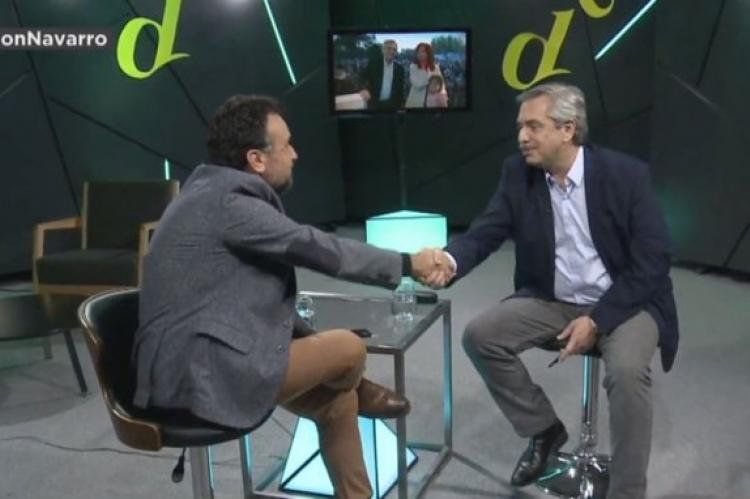 Roberto Navarro, director de El Destape, con Alberto Fernández.