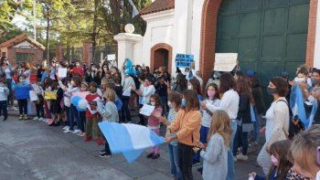 6to. cacerolazo en la quinta de olivos: ¡abran las escuelas! 6to. cacerolazo en la quinta de olivos: ¡abran las escuelas!