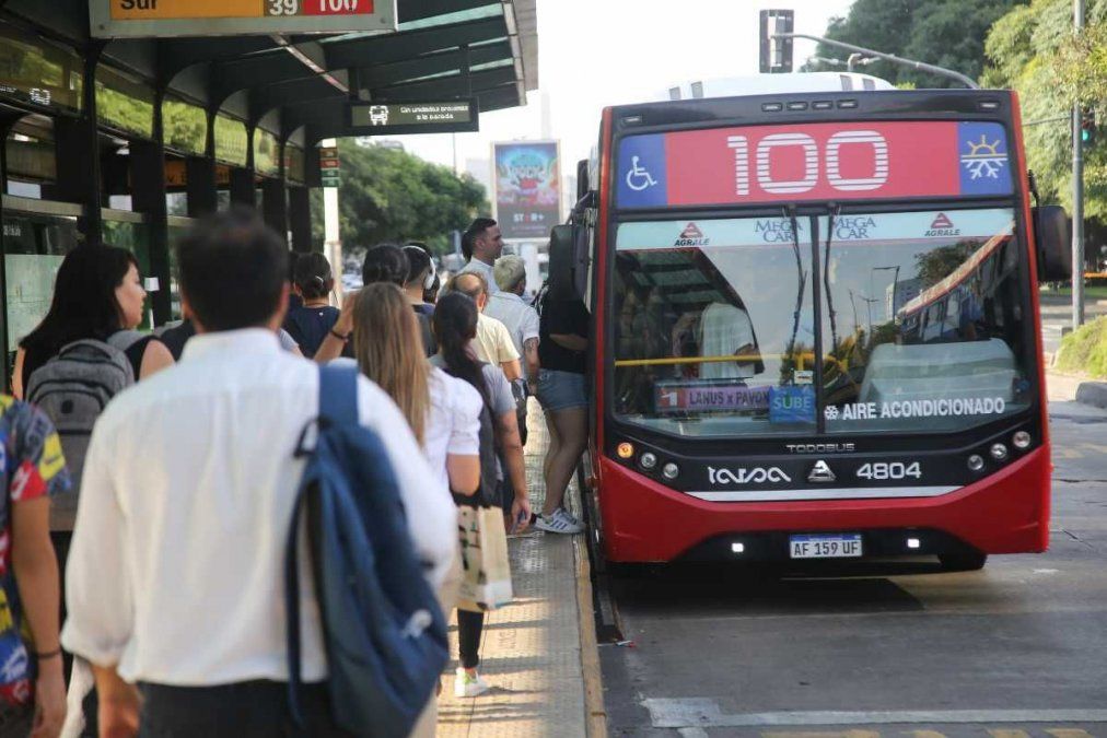 UTA acordó para los choferes de colectivos de Buenos Aires un sueldo cercano al millón de pesos.
