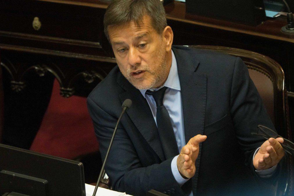 Mariano Recalde durante el debate en el Senado por la reforma laboral.