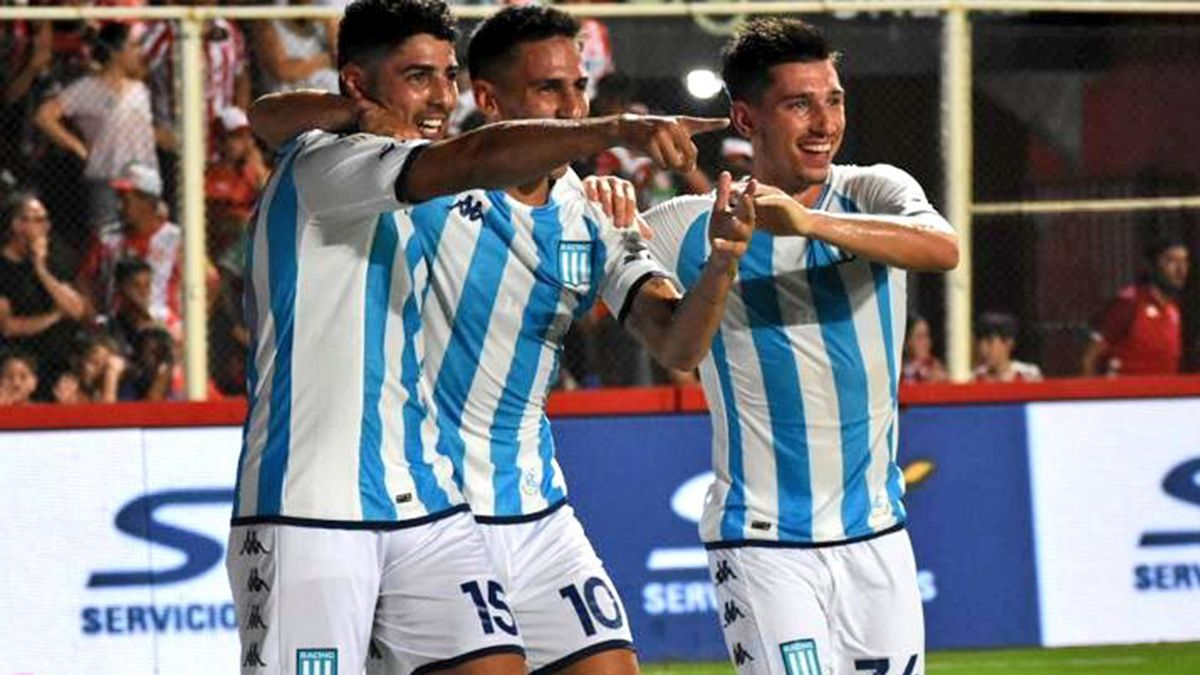 River se trepó a la punta de la Liga Profesional de Fútbol (LPF) tras ganarle 0-2 a Sarmiento de Junín pero San Lorenzo podría bajarlo de la cima. (Foto: Noticias Argentinas)