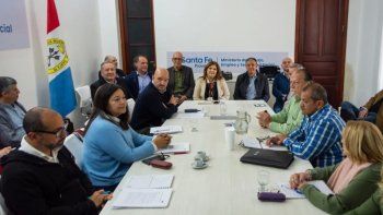 Este lunes se reanudan las paritarias entre el Gobierno provincial y los gremios de Santa Fe Este lunes se reanudan las paritarias entre el Gobierno provincial y los gremios de Santa Fe