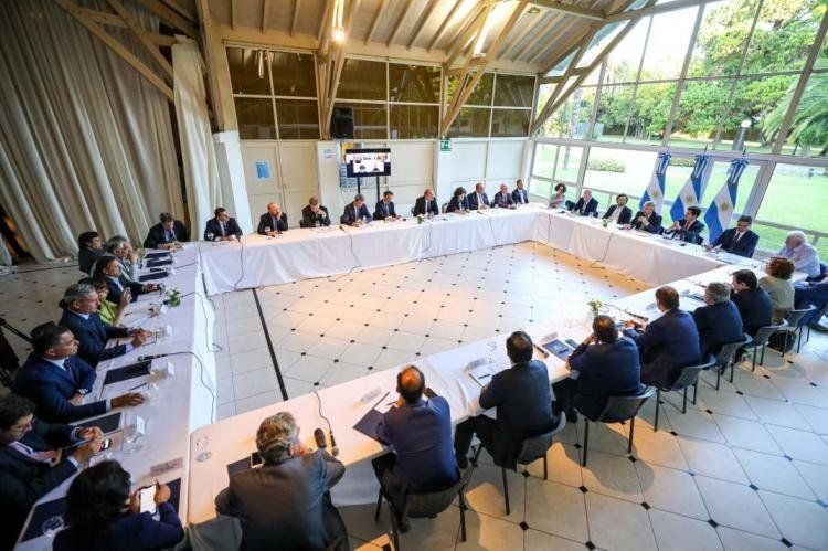 Escenografía con grandes ambiciones insatisfechas: Alberto Fernández y los gobernadores en la Quinta de Olivos, alguna vez.