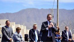 El gobernador Quintela, junto a Agustín Rossi y Sergio Massa hablando de las propuestas libertarias
