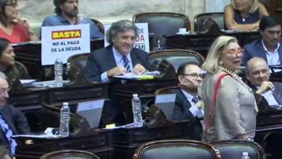 Otra vez, Carrió dio la nota en Diputados (Video)