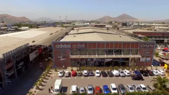 El outlet furor que arrasan los argentinos en Chile