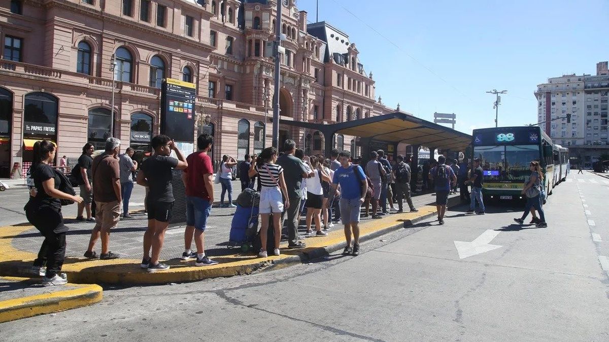 Paro de transporte: Furia de usuarios, caos en los colectivos y se vienen los piquetes