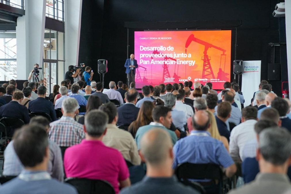 El gobierno provincial&nbsp;realizó una charla técnica y una ronda de negocios junto a&nbsp;Pan American Energy&nbsp;(PAE), una de las compañías clave en la explotación de&nbsp;Vaca Muerta.