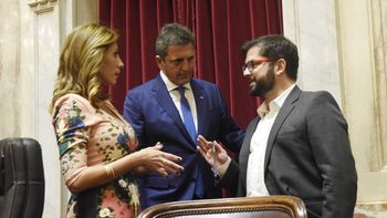 Sergio Massa recibió al Presidente Boric en el Congreso junto a la Senadora, Claudia Ledesma Abdala. Sergio Massa recibió al Presidente Boric en el Congreso junto a la Senadora, Claudia Ledesma Abdala.