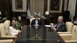 Milei junto a Elisa Trotta en la Casa Rosada.