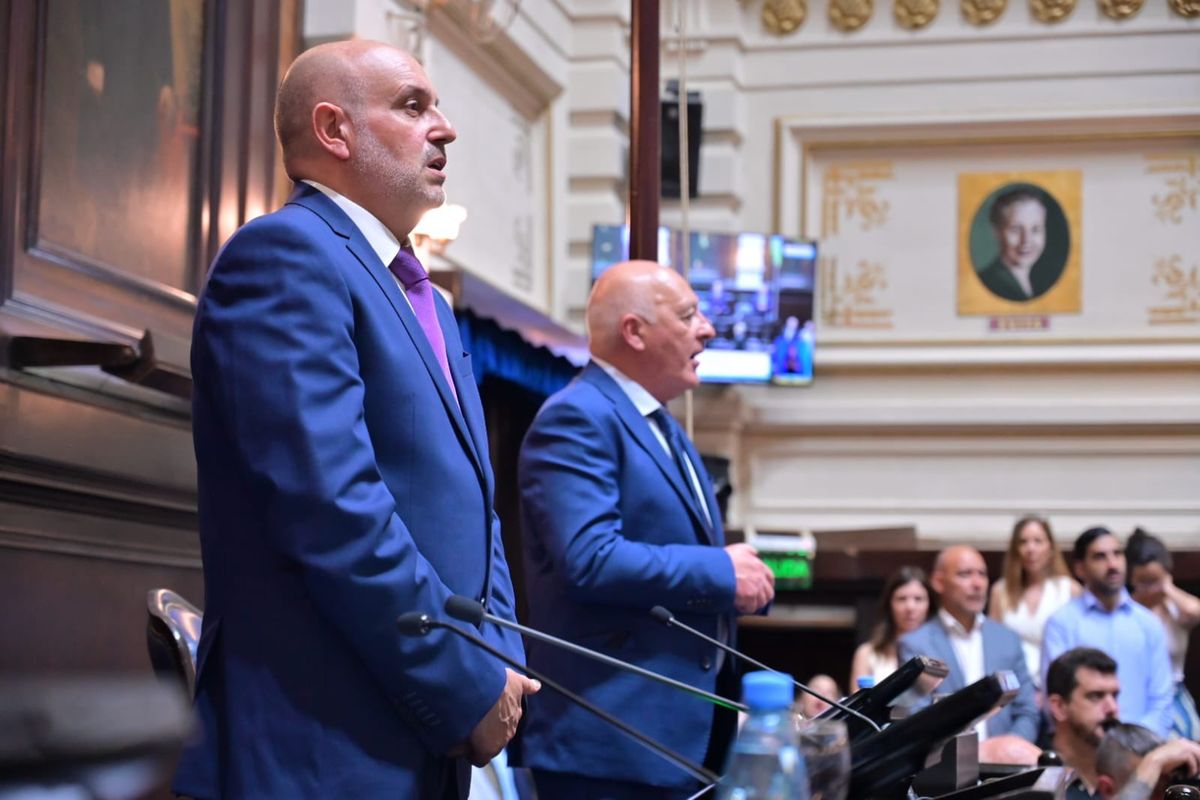 Alexis Guerrera, presidente de la Cámara Baja bonaerense, en el inicio de la sesión, 9 horas después. Alexis Guerrera, presidente de la Cámara Baja bonaerense, en el inicio de la sesión, 9 horas después.