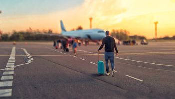 Centennials mal pagos, una explicación para los jóvenes quese van del país para buscar otro futuro en el exterior. Centennials mal pagos, una explicación para los jóvenes quese van del país para buscar otro futuro en el exterior.