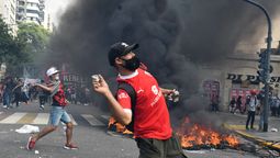 El Gobierno criticó a los que reciben planes sociales, tras los distubios en el Congreso.