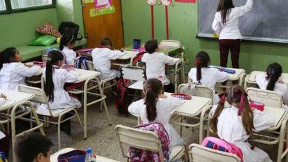 Clases: Santa Fe dio inicio al ciclo lectivo pero los gremios docentes no olvidan las paritarias