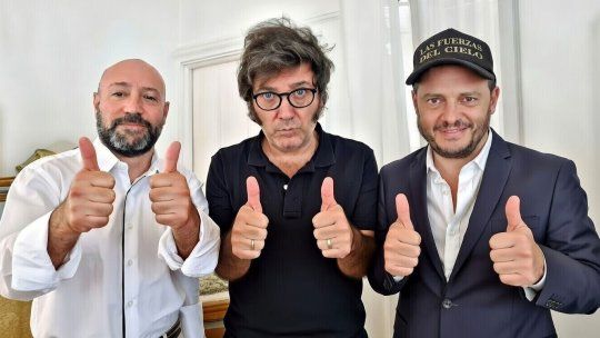 Javier Milei con sus amigos (¿o ex amigos?) Diego Spagnuolo y Demian Reidel. Javier Milei con sus amigos (¿o ex amigos?) Diego Spagnuolo y Demian Reidel.