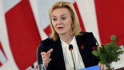 altText(Ridiculizan a Liz Truss: Parece argentina y peronista)}