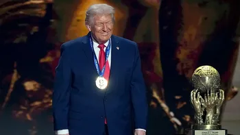 Donald Trump, dueño de la Copa FIFA. Donald Trump, dueño de la Copa FIFA.