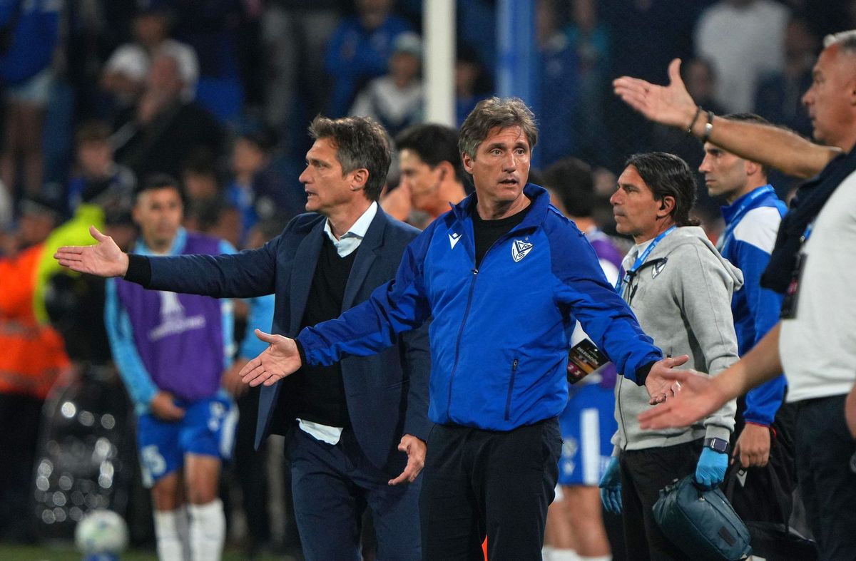 Los Mellizos buscan explicaciones: nadie en Vélez podía entender por qué anulaban el gol
