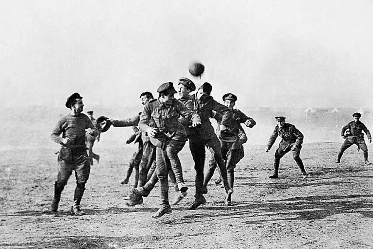 Recreación de la Tregua de Navidad, donde el fútbol lo pudo todo.