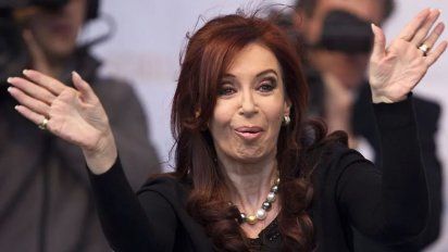 El show de Cristina: Emulando a de la Rúa, asume su defensa