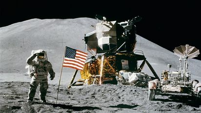Eagle, el Águila, en la Eucaristía espacial