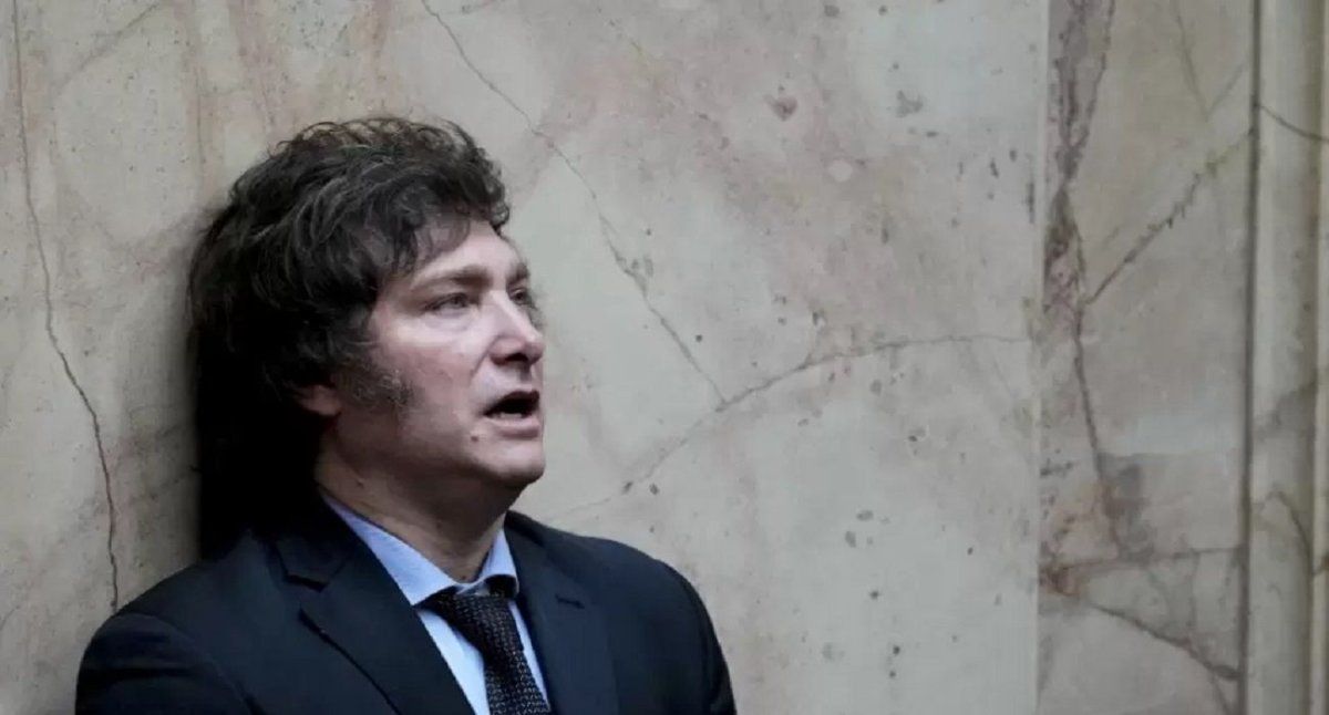 Javier Milei siguió de cerca la guerra interna entre el sector de Karina Milei y Santiago Caputo, mientras la Casa Rosada busca frenar el desgaste político antes de otra batalla en Diputados. Javier Milei siguió de cerca la guerra interna entre el sector de Karina Milei y Santiago Caputo, mientras la Casa Rosada busca frenar el desgaste político antes de otra batalla en Diputados.