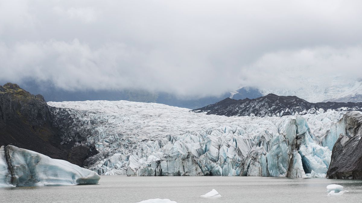 Los glaciares en el foco de Argentina y del mundo: ¿Cuáles son los cambios propuestos a la Ley y qué advierten científicos? / Imagen de Freepik.
