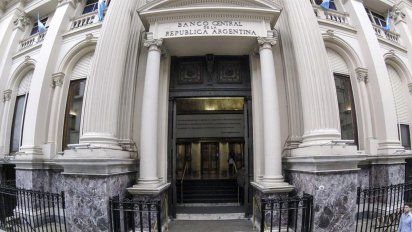 El BCRA ajustó aún más el cepo a los dólares financieros
