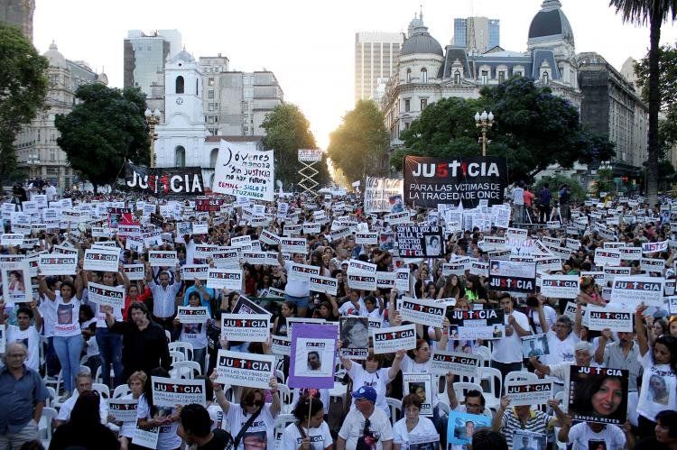 Manifestación en Plaza de Mayo por el 22F. Foto  Leonardo Idoria.