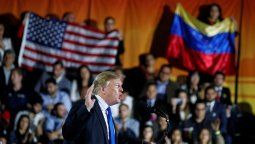 altText(Trump se ciñe sobre Venezuela: Despliegue militar en mar y repercusiones en LATAM)}