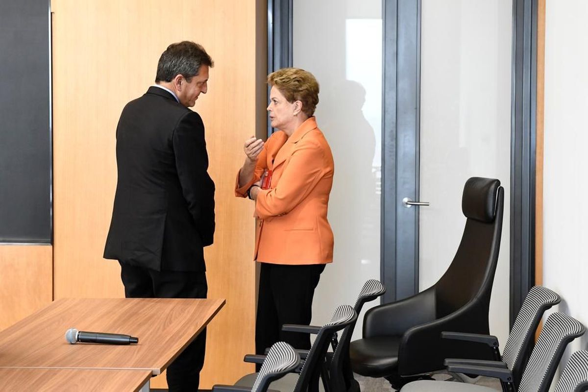 Sergio Massa y Dilma Rousseff en China. Tema: BRICS y su banco de desarrollo. Sergio Massa y Dilma Rousseff en China. Tema: BRICS y su banco de desarrollo.