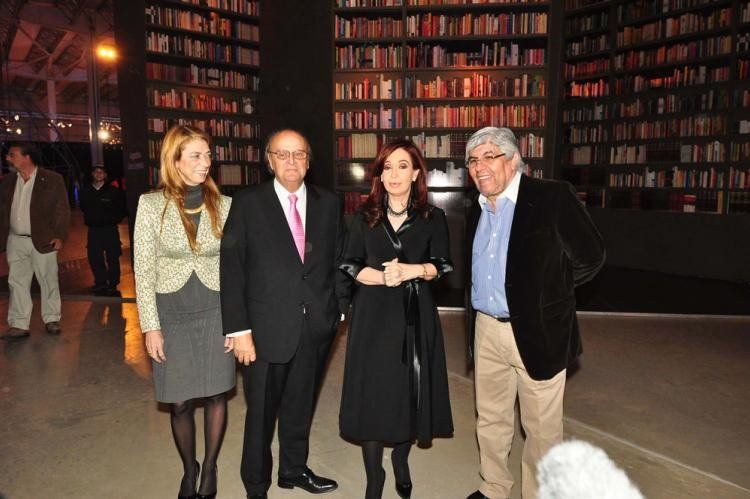 Débora Giorgi (hoy menos influyente), José Ignacio de Mendiguren (contaba con Giorgi...), Cristina Fernández y Hugo Moyano (otro lastimado).