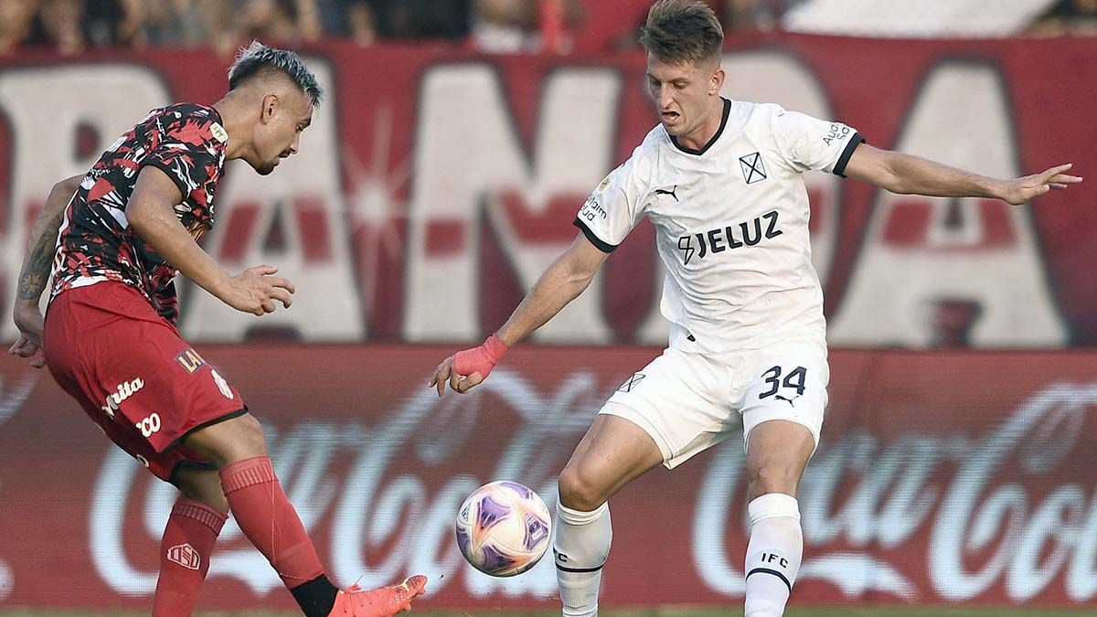 River y Boca mostraron una fuerte disparidad en esta sexta fecha. El Millonario goleó 3 a 0 a Godoy Cruz y el Xeneize sufrió una dura caída ante Banfield 1-0. (Foto: Noticias Argentinas)