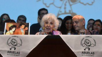Abuelas de Plaza de Mayo. Abuelas de Plaza de Mayo.