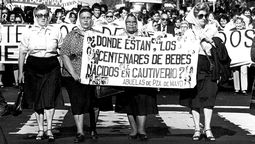 El 22 de octubre, Día Nacional del Derecho a la Identidad, honra la lucha de Abuelas de Plaza de Mayo, que hasta hoy recuperaron más de 130 nietos apropiados. El 22 de octubre, Día Nacional del Derecho a la Identidad, honra la lucha de Abuelas de Plaza de Mayo, que hasta hoy recuperaron más de 130 nietos apropiados.