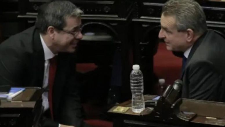 Sin unanimidad: Agustín Rossi blanqueó la división en el FdT