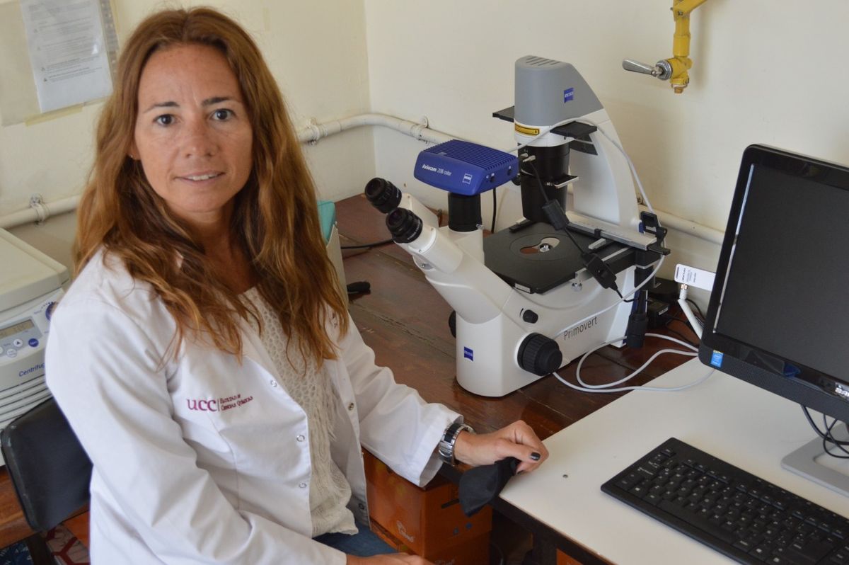 Doctora Viviana Ré, investigadora independiente de CONICET y profesora adjunta del Instituto de Virologia "Dr. J. M. Vanella"- InViV de la Universidad Nacional de Córdoba (UNC).