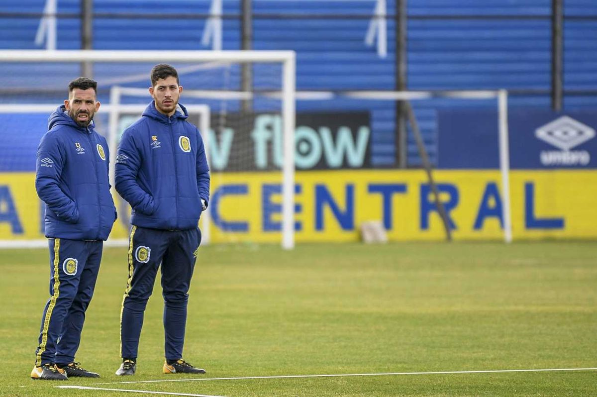 21/06/2022: Carlos Tevez durante su primer entrenamiento como director técnico de Rosario Central. Foto NA.
