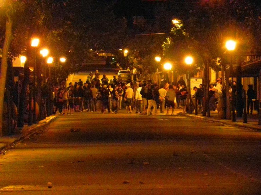 Manifestantes arrojaron piedras a la policía