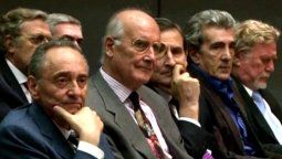 Ricardo Roa y Ricardo Kirschbaum al fondo a la derecha.