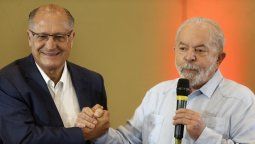 altText(Brasil: Lula da Silva y Alckmin oficializan sus candidaturas)}