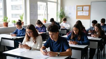 Sin teléfonos móviles en las aulas, los alumnos vuelven a ser alumnos