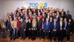 altText(Más allá de la foto, Kicillof envió un mensaje para tranquilizar a los intendentes)}