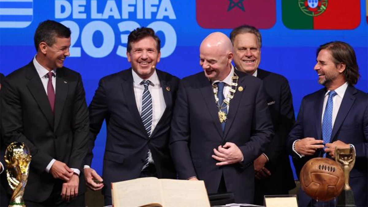 El presidente de la Conmebol, Alejandro Domínguez, le pidió a la UEFA sobre el Mundial 2030 que “juntos debemos llegar a un acuerdo”. El presidente de la Conmebol, Alejandro Domínguez, le pidió a la UEFA sobre el Mundial 2030 que “juntos debemos llegar a un acuerdo”.