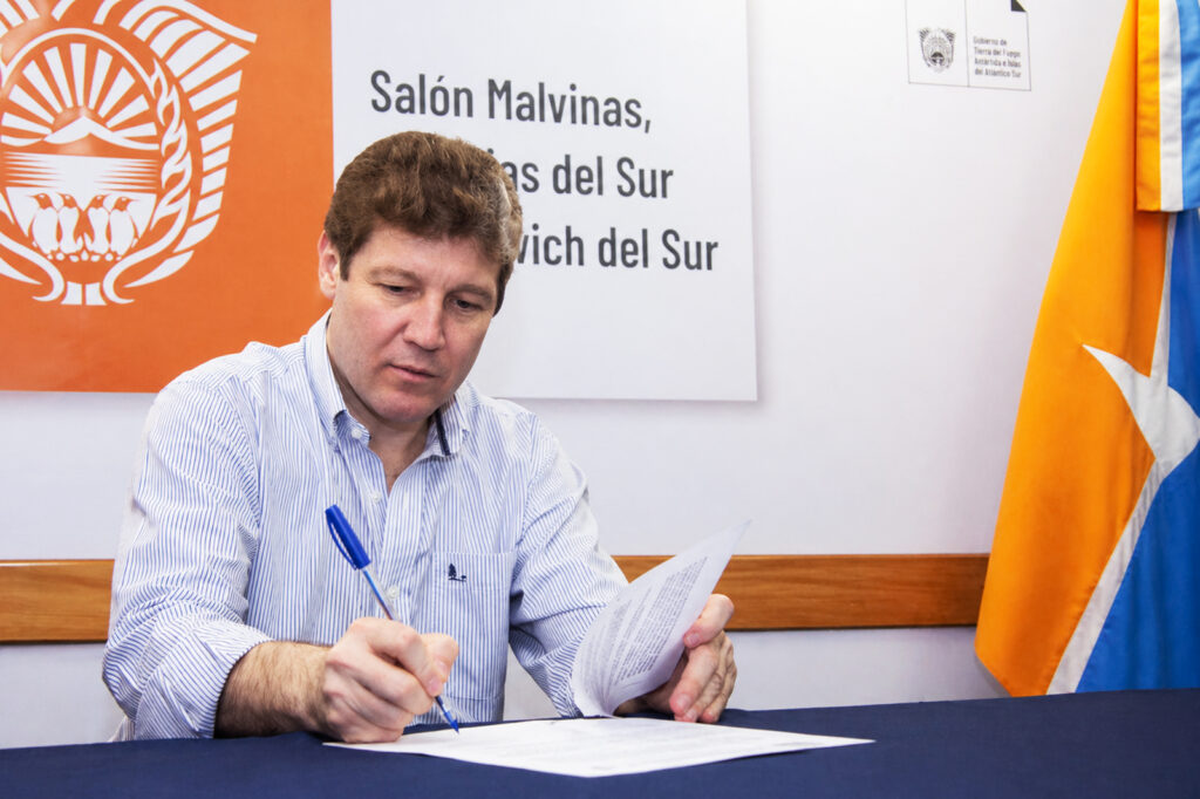 Con el Decreto 0751/26, Gustavo Melella convocó a elecciones de convencionales constituyentes para el 9 de agosto pese al intento de derogación de la Ley 1529. Y dijo que Con el Decreto 0751/26, Gustavo Melella convocó a elecciones de convencionales constituyentes para el 9 de agosto pese al intento de derogación de la Ley 1529. Y dijo que