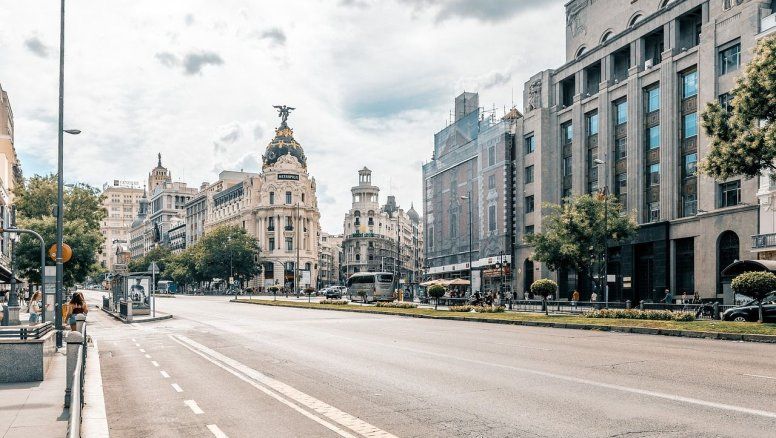 No solo encarece un 12% la vivienda: Airbnb gentrifica y redefine quién puede vivir en Madrid