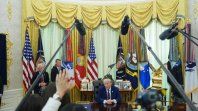 En medio de la guerra, Donald Trump en una rueda de prensa en la Casa Blanca, Washington D.C, Estados Unidos. En medio de la guerra, Donald Trump en una rueda de prensa en la Casa Blanca, Washington D.C, Estados Unidos.